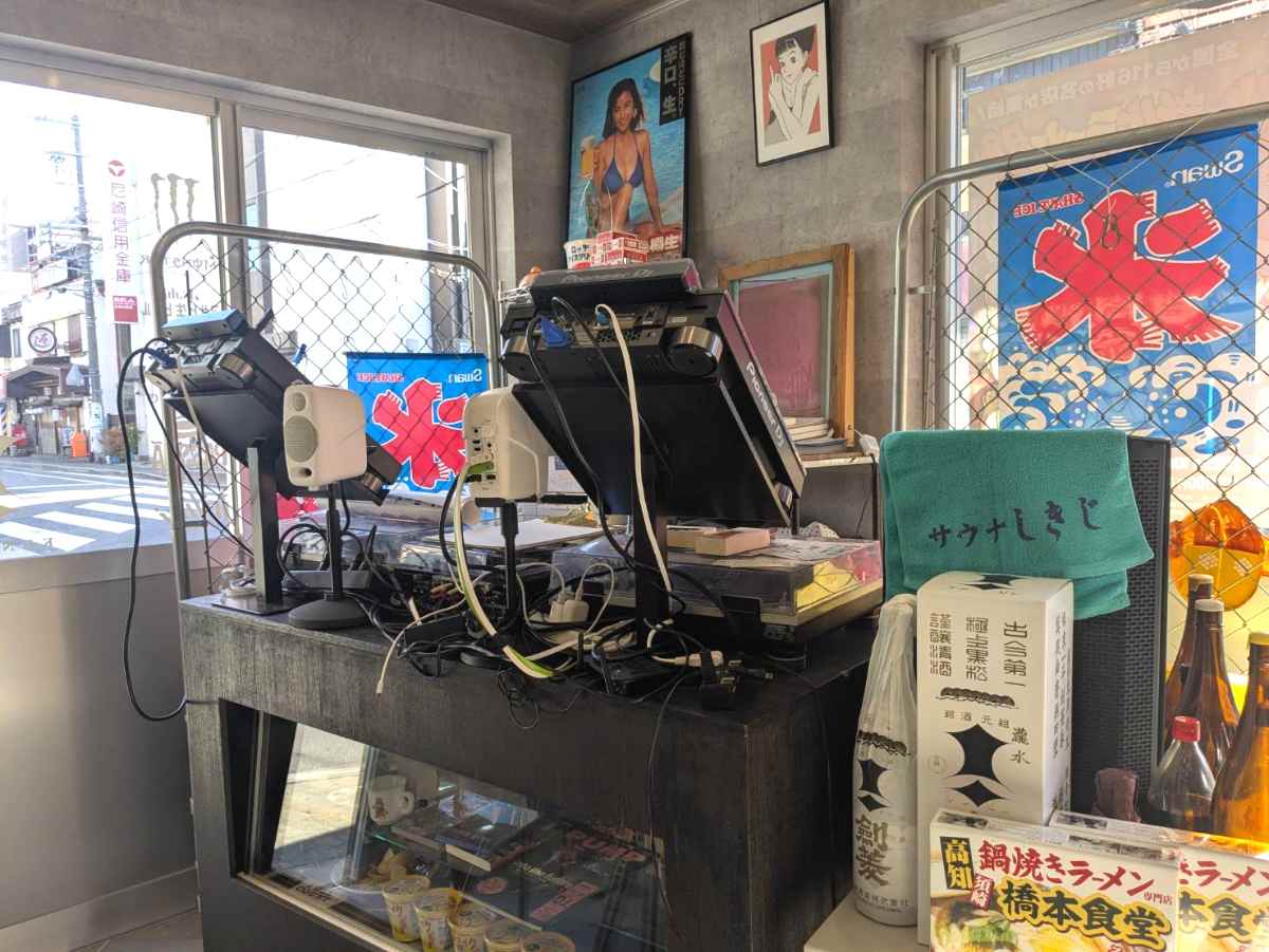 土曜日の午後からは店主がDJをすることも！