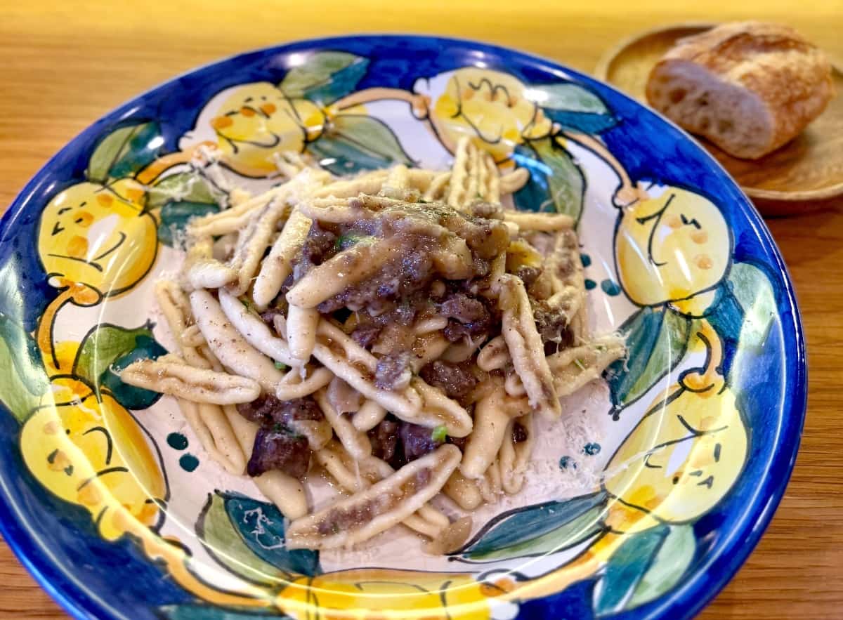 「カプンティ」はエンドウ豆の鞘の形に似たショートパスタ