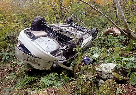 車が駐車場から崖下に、夫婦死亡 石川・岐阜結ぶホワイトロード | | 全国のニュース