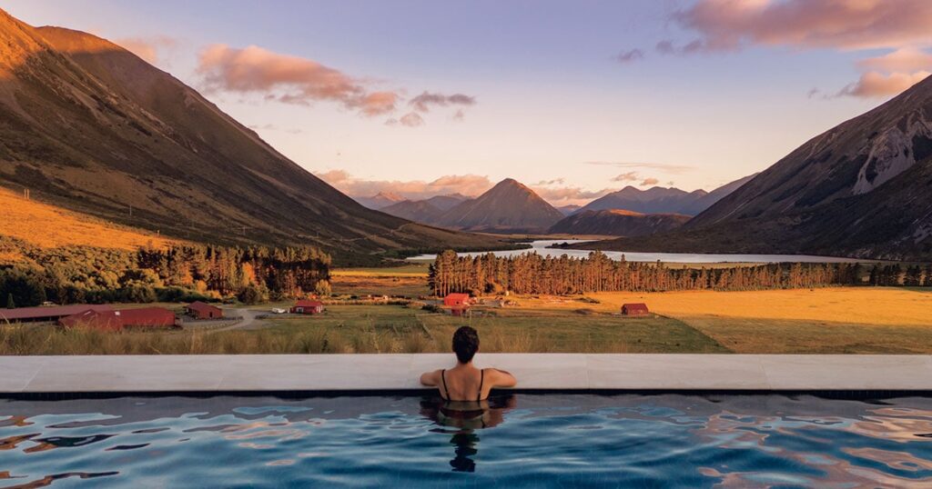 【ニュージーランド・南アルプス】羊飼い体験も可能！ 自社菜園で育てた30種以上の食材が自慢の「美食ロッジ」へ | CREA Traveller