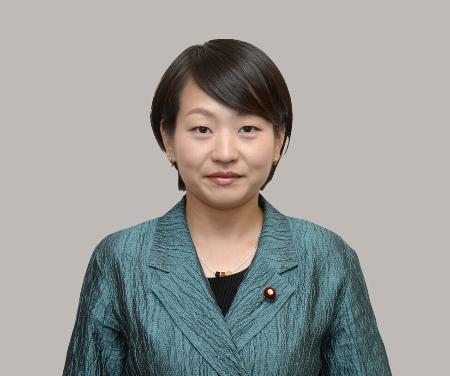 鈴木議員「捜査官は居間で腕枕」 父の汚職事件、家宅捜索巡り | | 全国のニュース