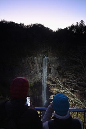 落差９７ｍ、映える華厳の滝 栃木・日光、２４日まで点灯 | | 全国のニュース