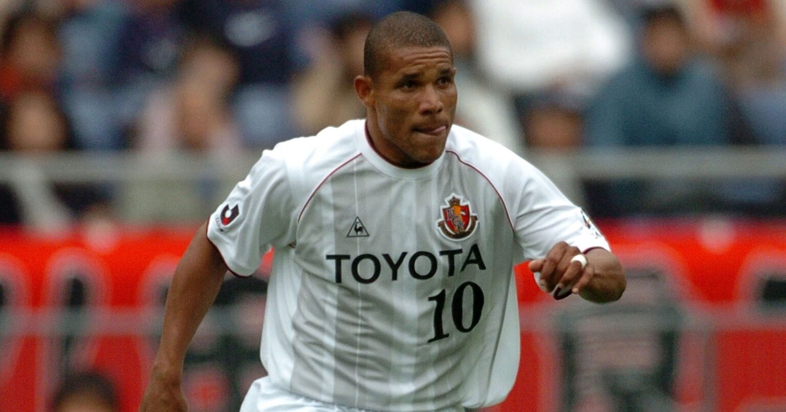 「僕は9人兄弟なんだ」25歳でFW転向してシーズン54発…“コワモテ点取り屋”ブラジル人は「日本のこと何も知らなかった」ではなぜJリーグに？ - Jリーグ - Number Web