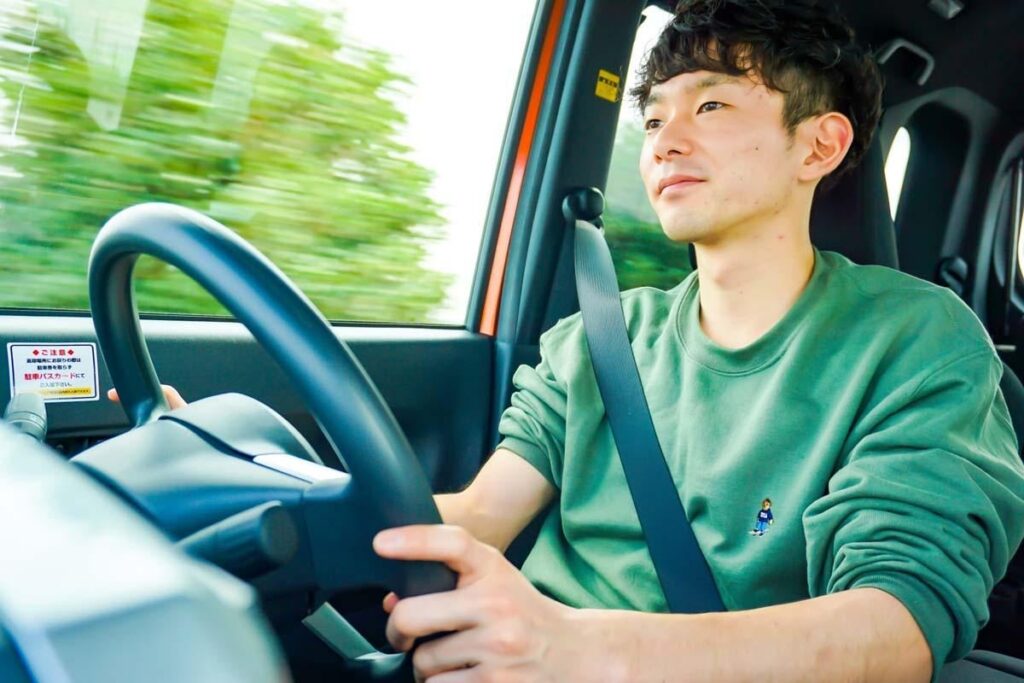 なぜ「都会の若者」は免許を取っても車を買わないのか？ 地方の高級ミニバン志向と対比する、所有意識の崩壊とは