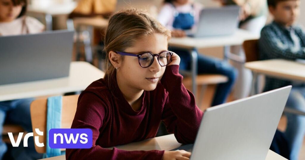 保護者は不満を訴える：「学校のラップトップで何でもできるのに、携帯電話の使用を制限するのは偽善的だ」 VRT NWS: ニュース