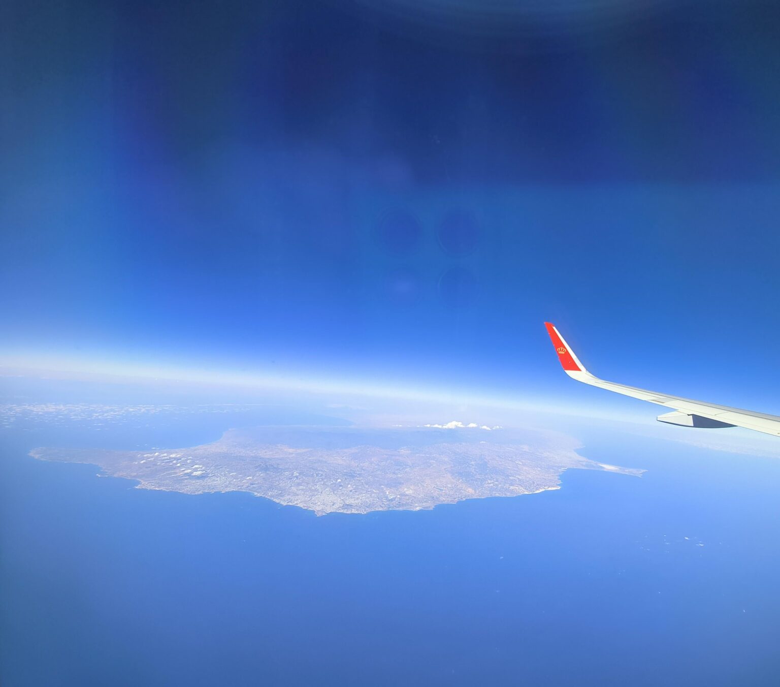 キプロス島全体を飛行機から一枚の写真に収めた