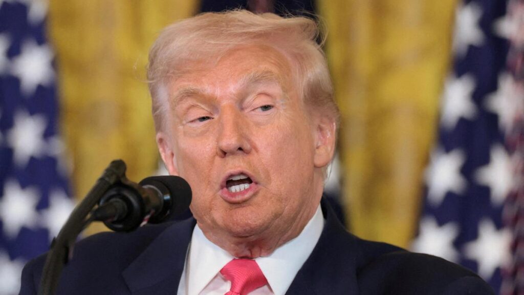 トランプ大統領：ロシアと取引する国は「非常に厳しい」制裁を受ける