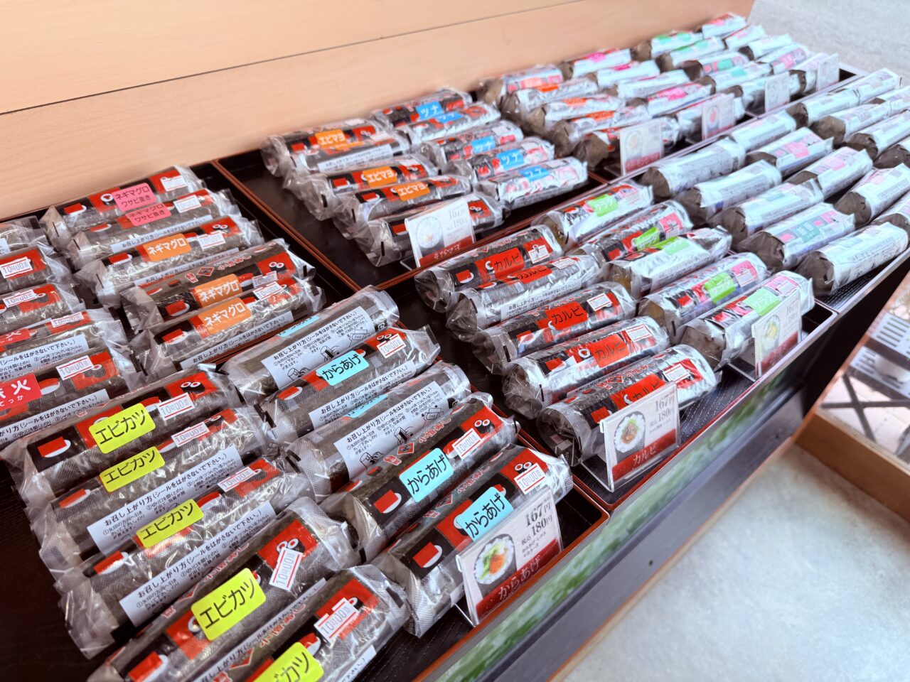 2025年11月30日に閉店する高知市朝倉東町の「小僧寿し 土佐ロード店」のお寿司