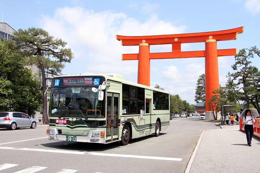紅葉見頃で京都のバス混雑がスゴい…知っておきたい、無料振替サービス | Lmaga.jp