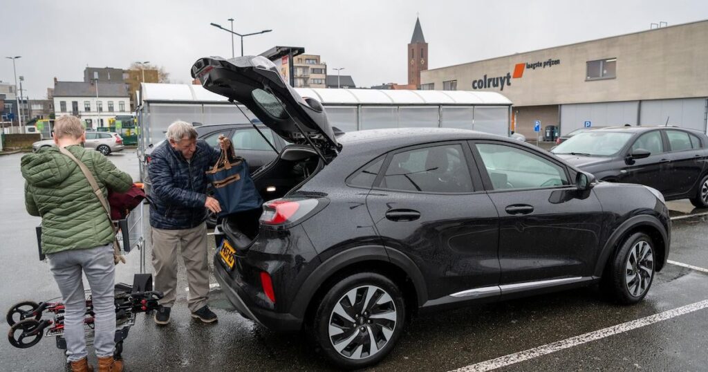 買い物のために国境を越えるオランダ人が増えており、スーパーマーケットやドラッグストアが人気