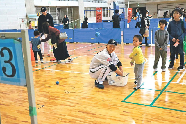 競技の魅力 親子で体感　富山県魚津市でスポーツ秋まつり楽しむ