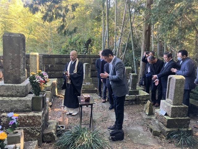 朝鮮外交の雨森芳洲 　長崎・対馬で没270年法要