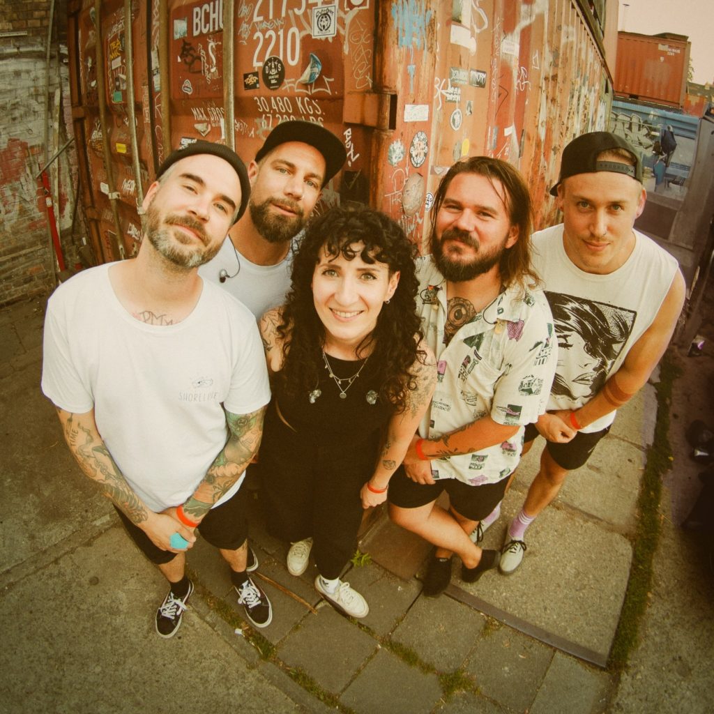 ドイツのスケートパンク・ニューカマー”Melonball”、新曲「Silence = Compliance」のミュージックビデオ公開 | PUNKLOID ドイツのスケートパンク・ニューカマー"Melonball"、新曲「Silence = Compliance」のミュージックビデオ公開 | PUNKLOID