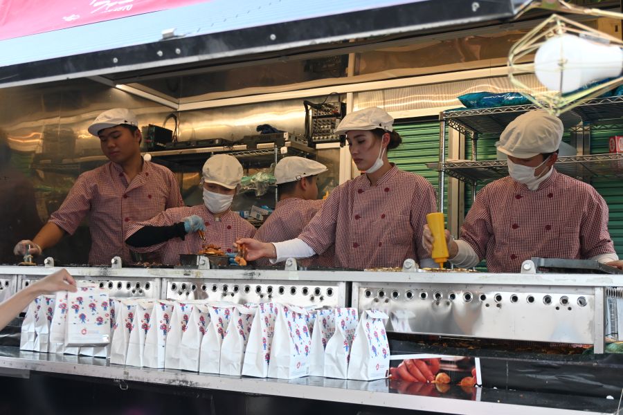 ミャクミャク焼きのプロが再び集結（11月15日／みなみフェス Lmaga.jp編集部撮影）