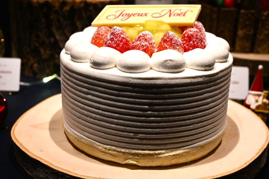 「エクストラスーパーダブルショートケーキ」（３万４０００円）