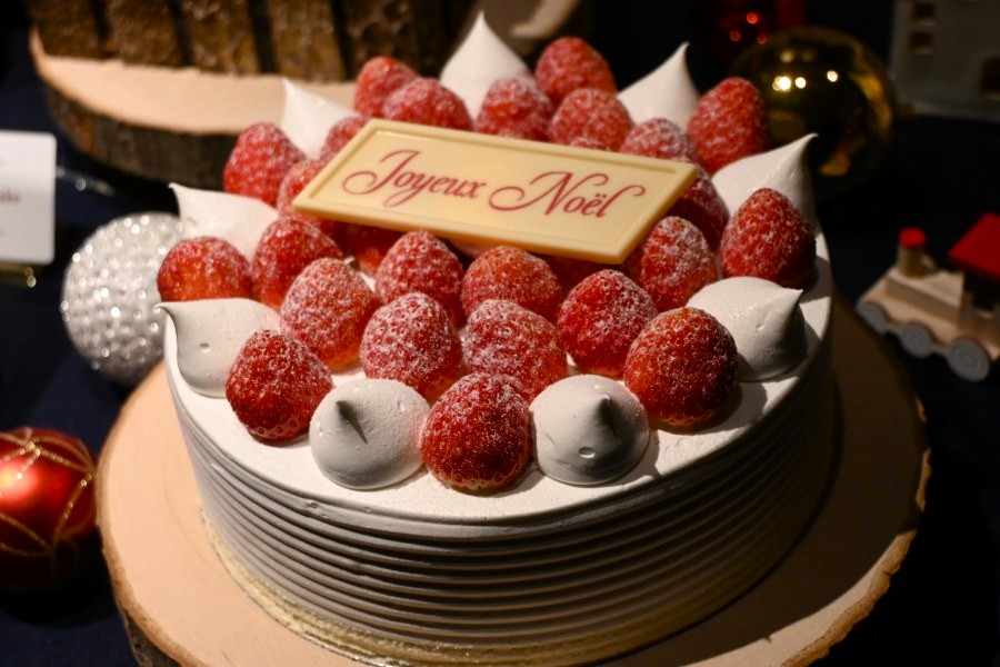 「新スーパーあまおうショートケーキ」（14040円）6～8名用、（17280円）8～10名用
