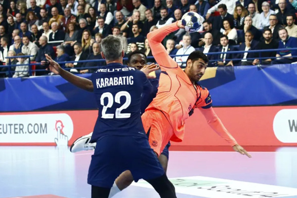 写真2025/26 Machineseeker EHF男子ハンドボールチャンピオンズリーグバルセロナとパリ&middot;サンジェルマンの試合の様子、写真出典=欧州ハンドボール連盟