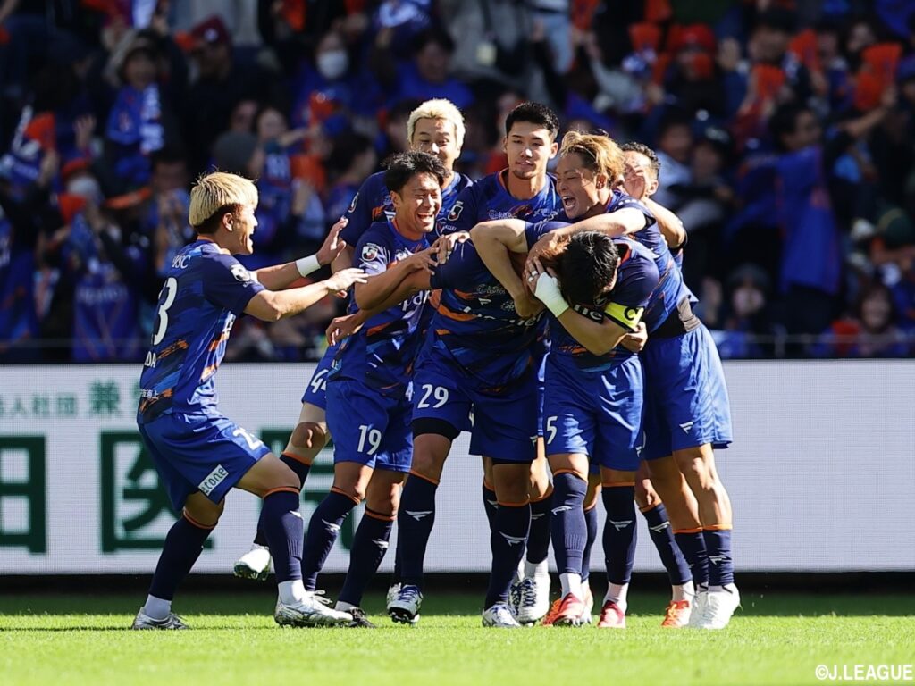 J2天王山は長崎に軍配!首位で最終節へ! 水戸はJ1初昇格目前で連敗、守護神一発レッドで最終節不在へ - gekisaka.jp