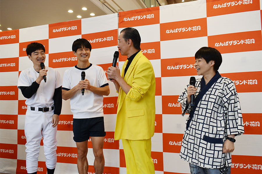 「なんばグランド花月 38周年キャンペーン」記者会見に登場した面々。左から浅越ゴエ、ジャルジャル（後藤淳平、福徳秀介）、アキ、山田花子（なんばグランド花月・11月11日）