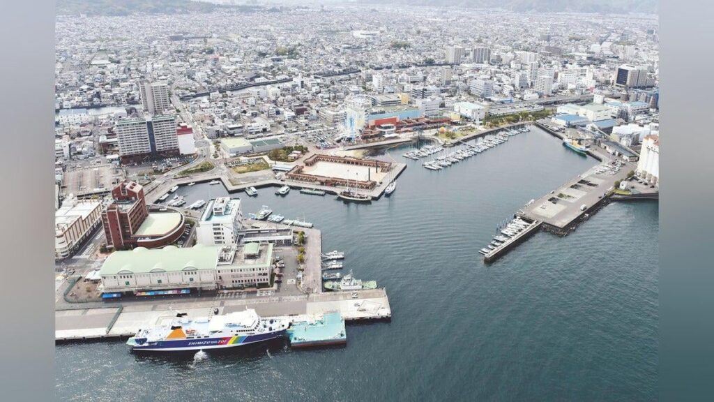 貨物船の底にコカイン５億円分隠し密輸入しようとした疑い、４人逮捕…回収のため潜水した男は溺死