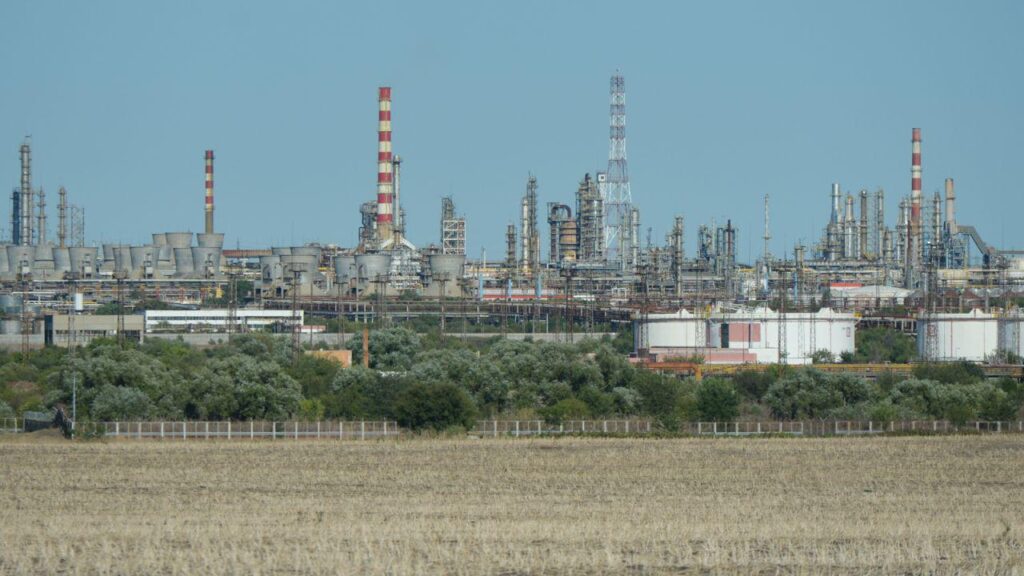 ブルガリアはロシア所有の製油所を差し押さえ売却する計画