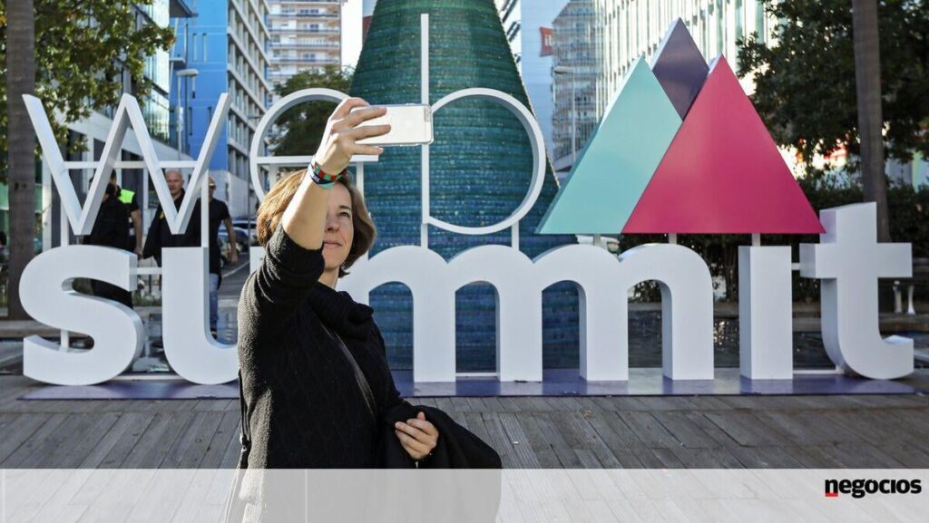 リスボンにはプライベートジェットの発着枠が足りません。 Web Summit は民間航空機での旅行を推奨しています