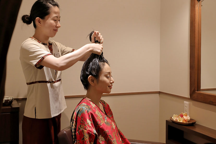 お薦めは、デコルテのトリートメントがついた50分のコース8,800円。