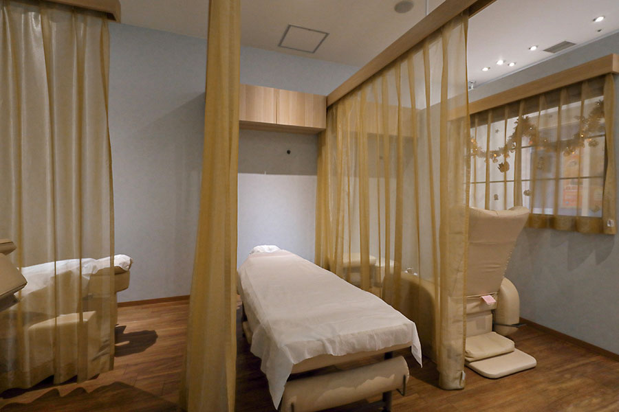 「ラフィネ大阪富国生命ビル店」店内