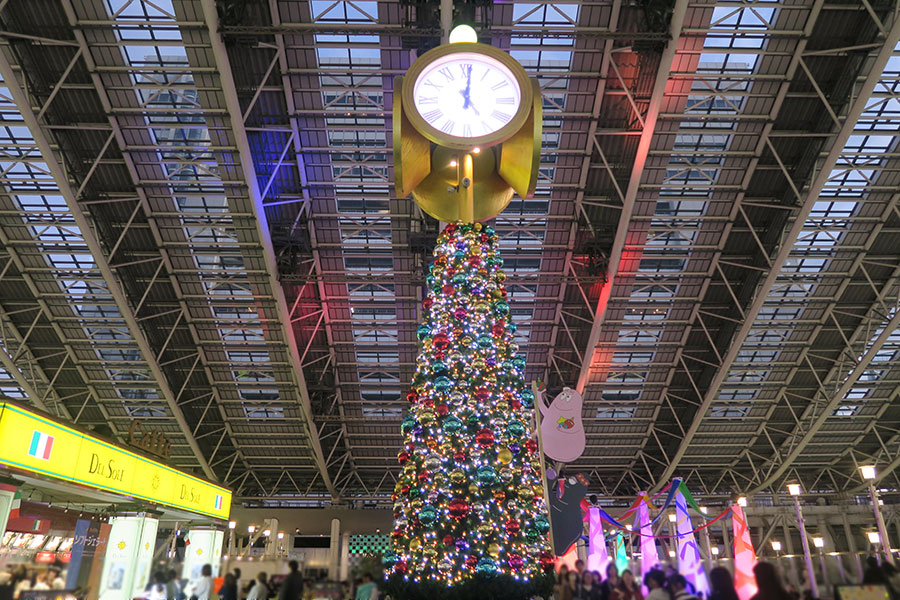 まだ準備中…？ 大阪駅に「バーバパパツリー」出現、恒例イルミネーション開幕 | Lmaga.jp