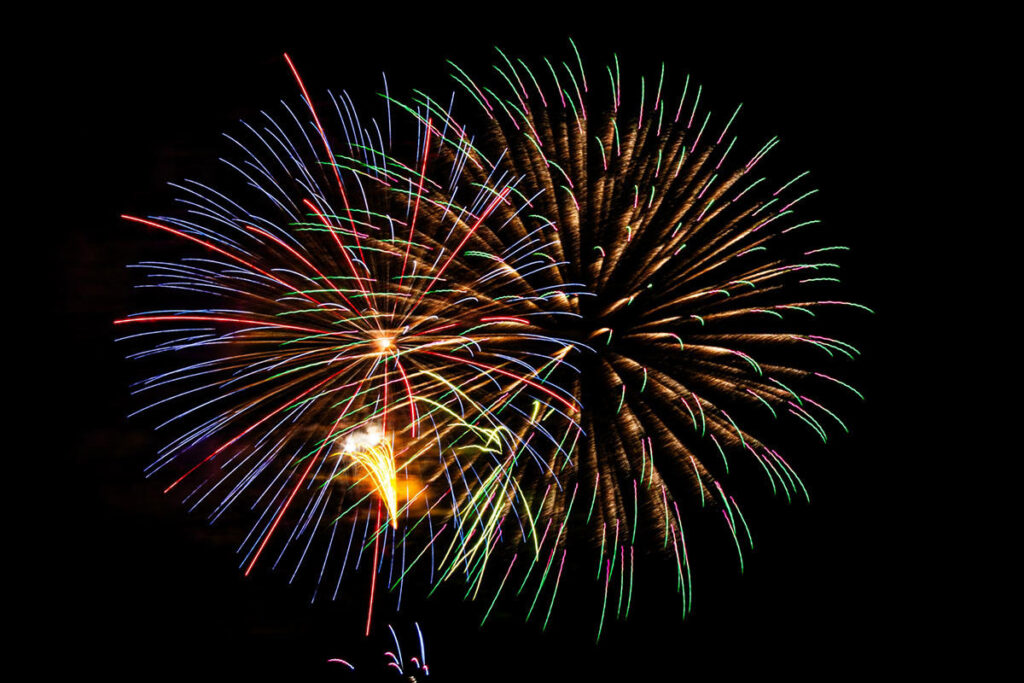 【2025】「千葉Xmas芸術花火」が本日開催！千葉幕張海浜公園で | 夜景FANマガジン