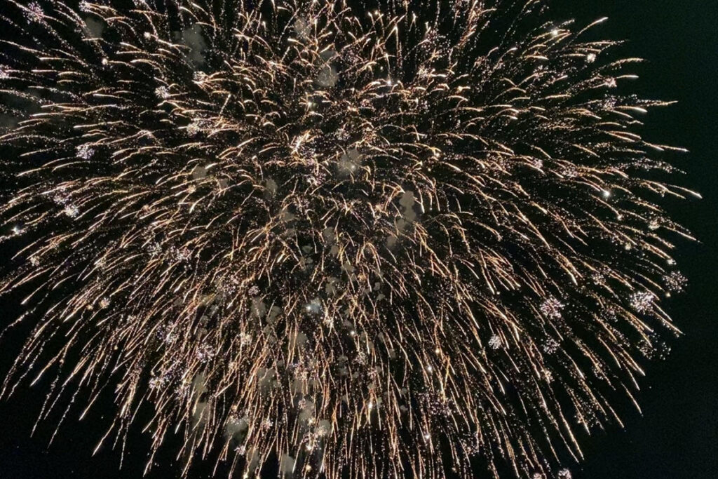 「武雄de花火2025」が本日開催！佐賀県立武雄高等学校グラウンドで | 夜景FANマガジン