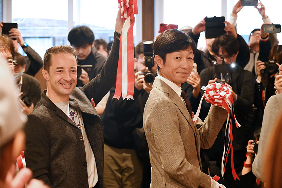 オープニングセレモニー、テープカットの様子（11月5日 Lmaga.jp撮影）
