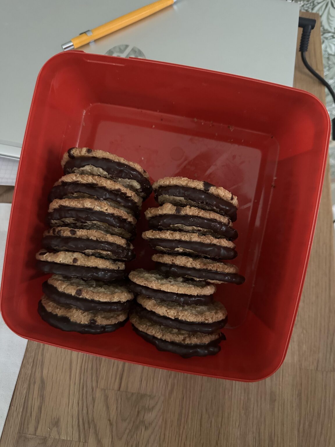 いつからクッキーの瓶の中身がこんなに貧弱になってしまったのでしょうか？ :(
