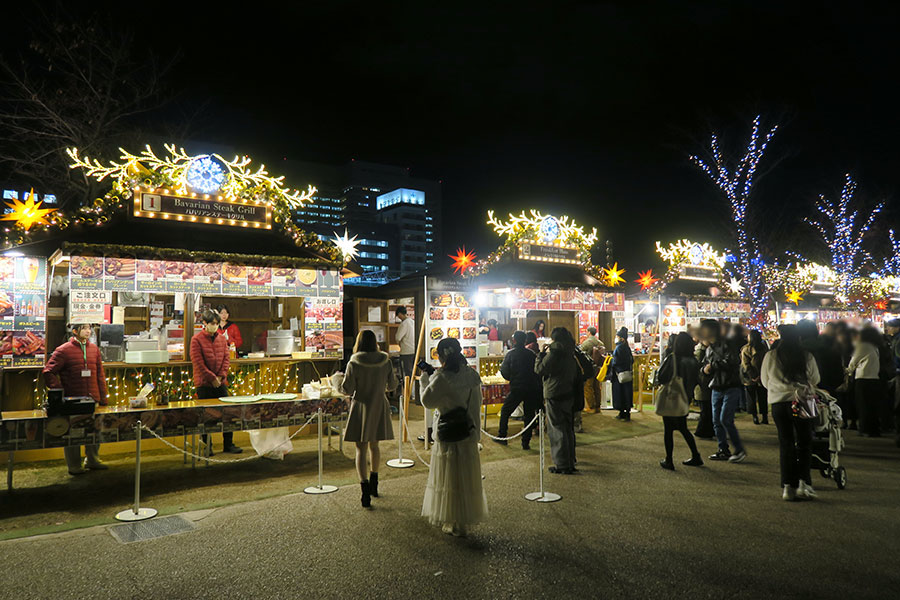 『クリスマスマーケットin大阪 てんしば2025』初日の様子（11月28日・18時半頃／大阪市天王寺区）