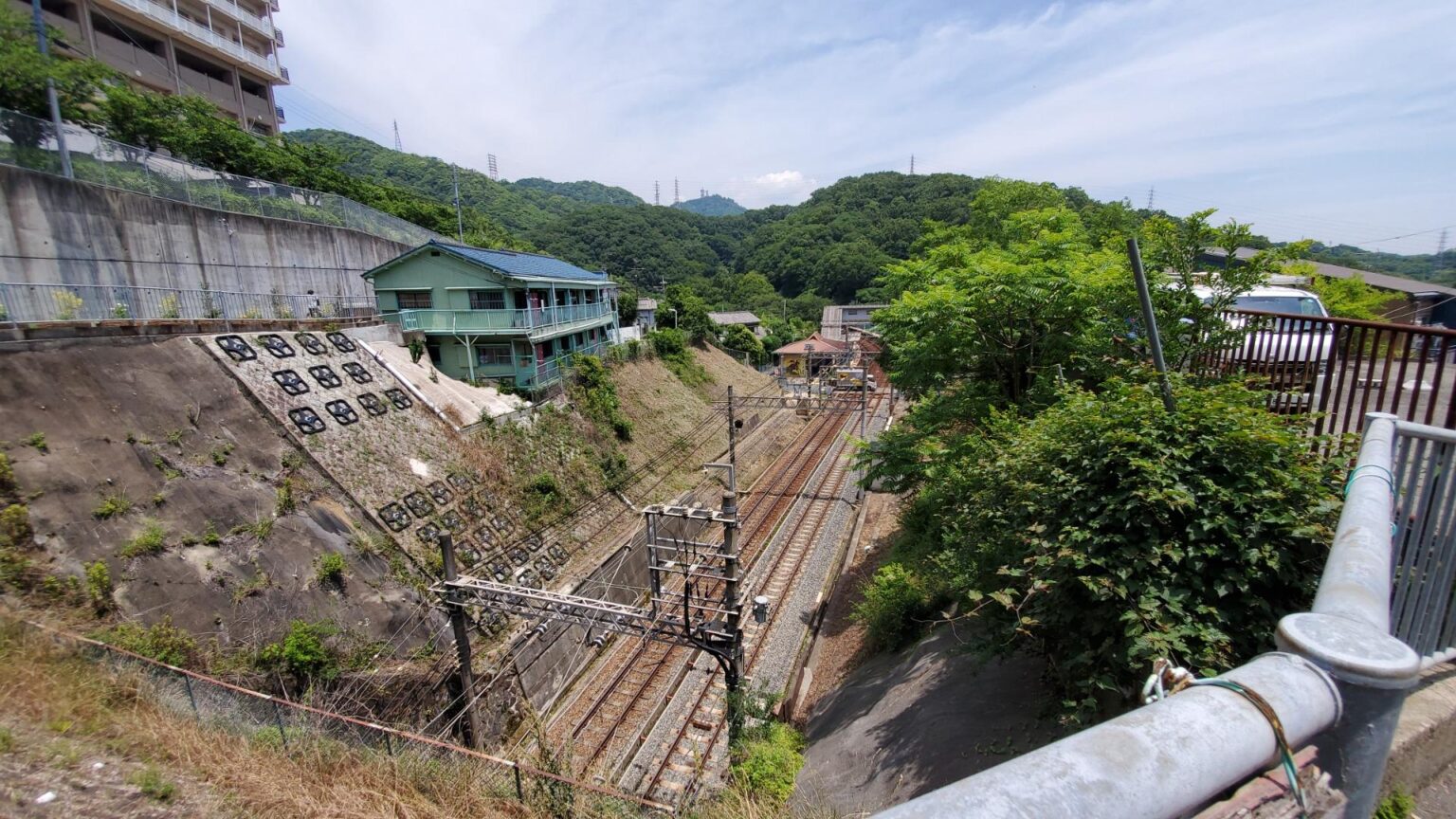 【神戸市兵庫区】どこが駅前やねん!とツッコまずにはいられない謎の「鵯越駅前バス停」鵯越ぶらり(3)(斎信夫(いつき)) – エキスパート – Yahoo!ニュース 【神戸市兵庫区】どこが駅前やねん!とツッコまずにはいられない謎の「鵯越駅前バス停」鵯越ぶらり(3)(斎信夫(いつき)) - エキスパート - Yahoo!ニュース