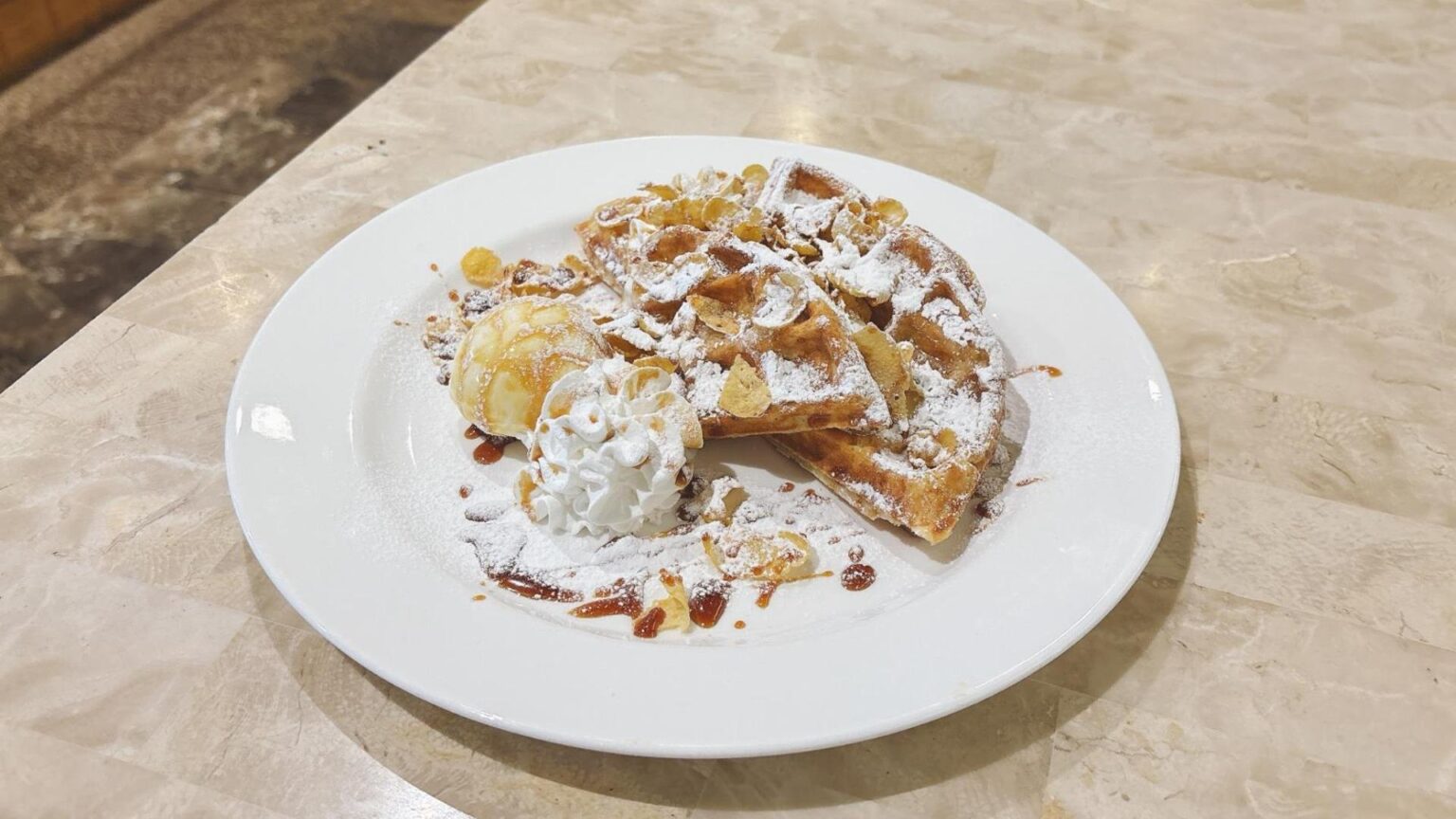 【高松市】駅近でゆっくり過ごせるカフェの癒しスイーツ時間♪焼きたてキャラメルコーンワッフル（鈴木広子） - エキスパート - Yahoo!ニュース