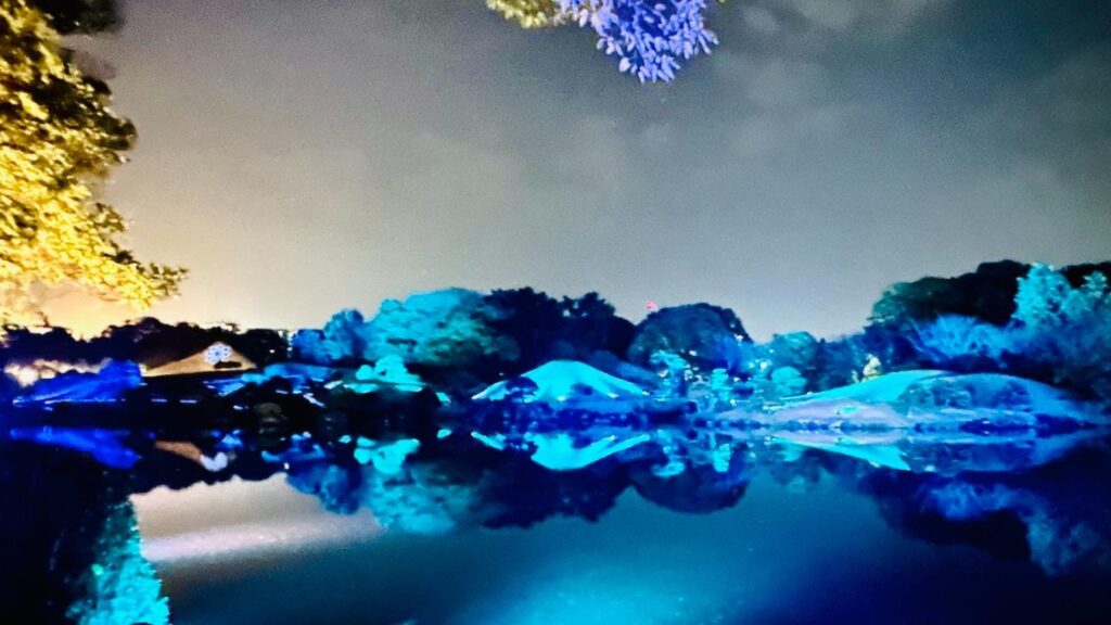 【熊本市】ライトアップされた水前寺成趣園「Lux Night KUMAMOTO 2025」が開催中。（旅ムック編集部） - エキスパート