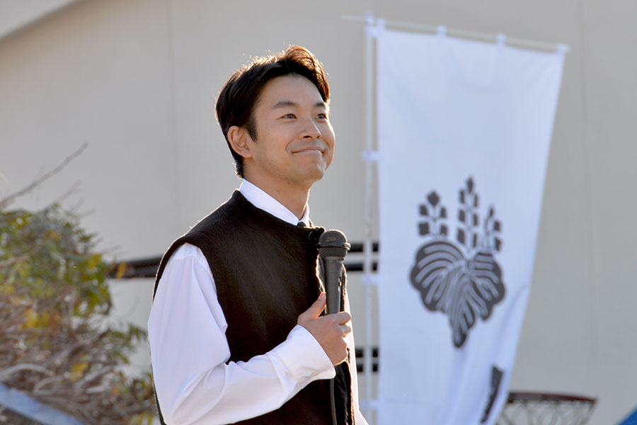 豊臣兄弟・仲野太賀、奈良で秀長の役づくり「演じる上でのヒントに」 | Lmaga.jp