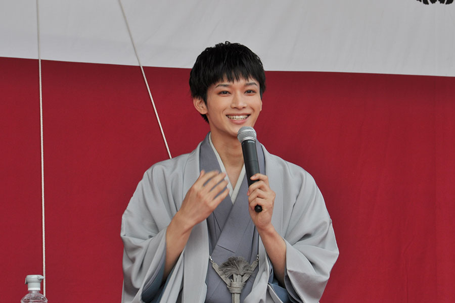 『石田三成祭2025』で自身が演じる石田三成について語る松本怜生（11月2日・滋賀県長浜市）
