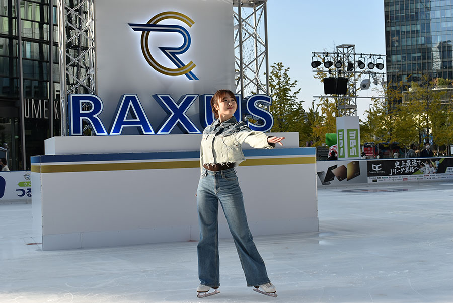 『ウメダ☆アイスリンク つるんつるん』で華麗な滑りを見せた本田望結（11月21日・大阪市内）