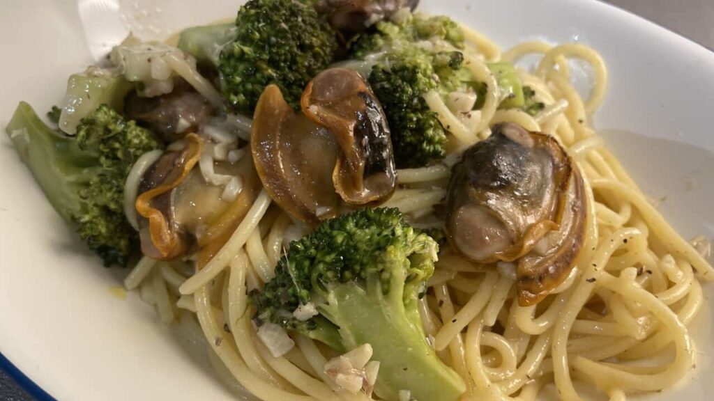 Ngheu and Broccoli pasta.jpeg