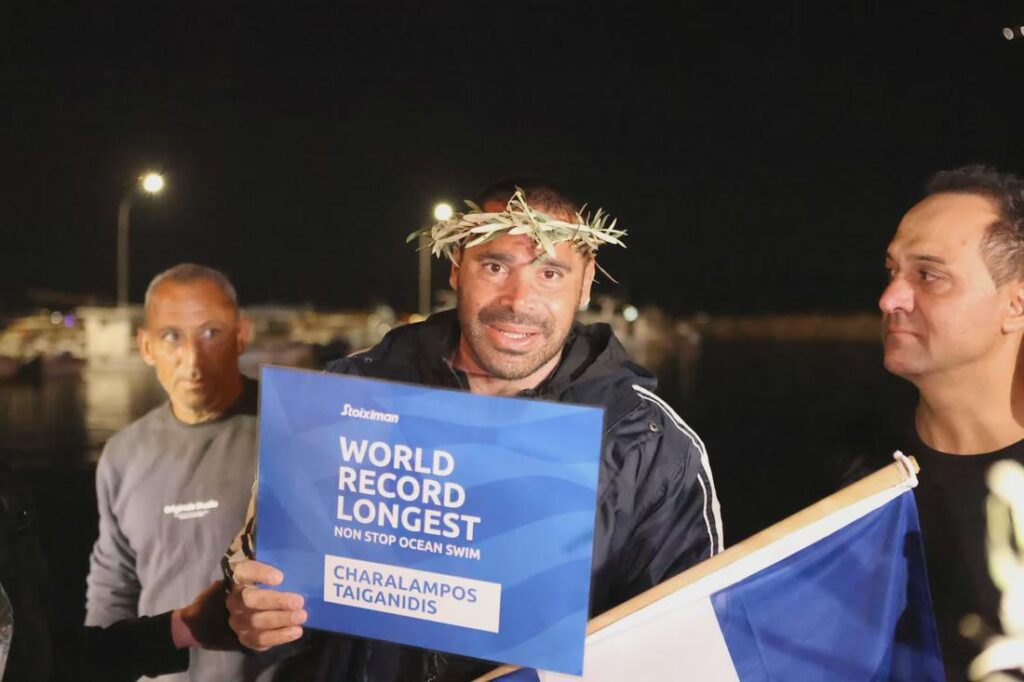 ギリシャのパラリンピック選手、チャランボス・タイガニディスが外海連続水泳の世界新記録を樹立（パフォスからアヤナパまで - 149km）