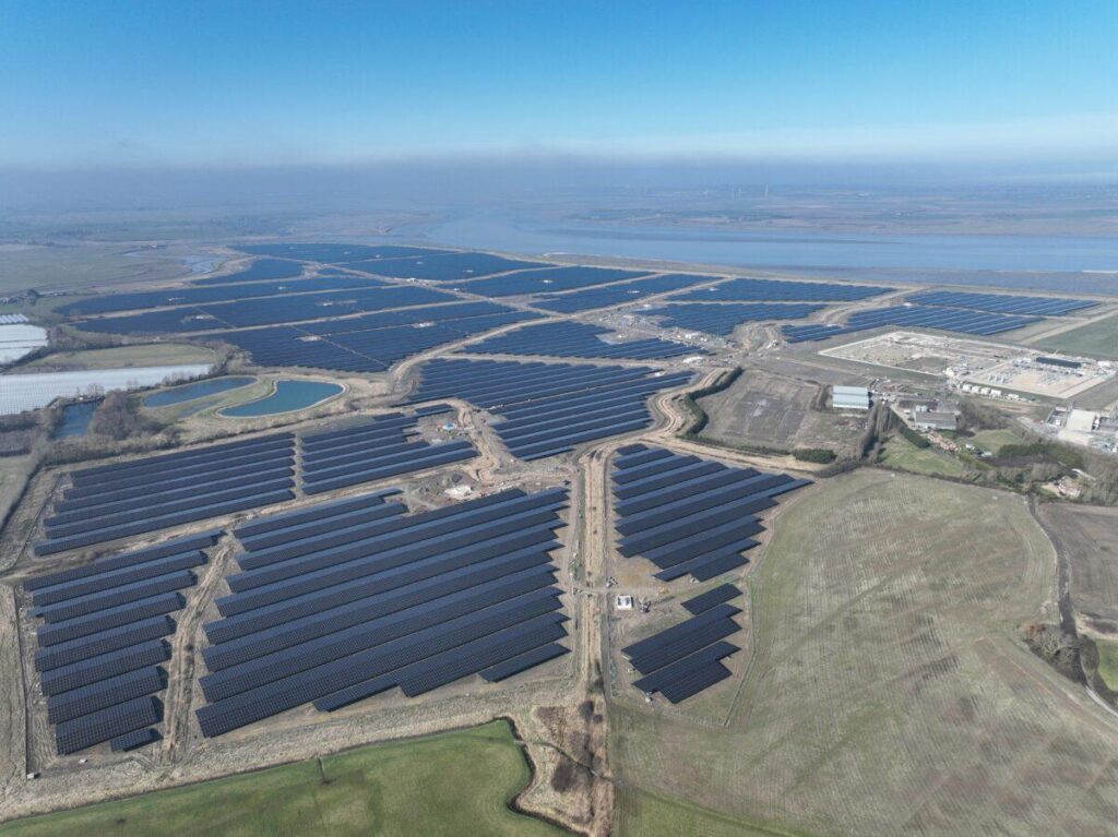 英国、12か月で1.9GWの太陽光発電を追加