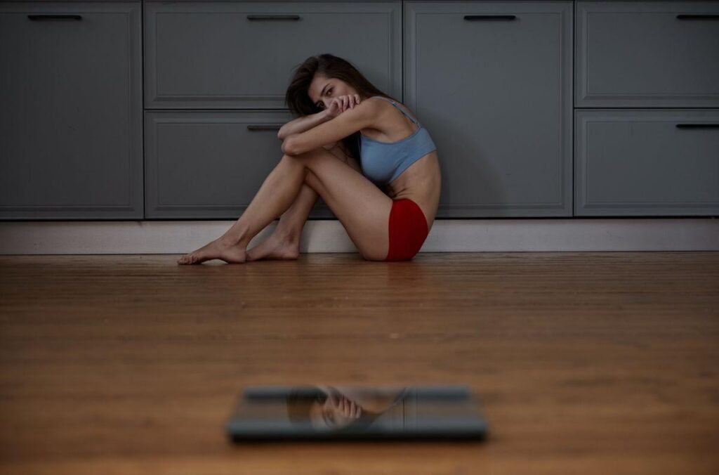 騙されてポルノに出演した女性が決済代行業者を提訴、決済サービスがなければポルノも撮られなかったとして