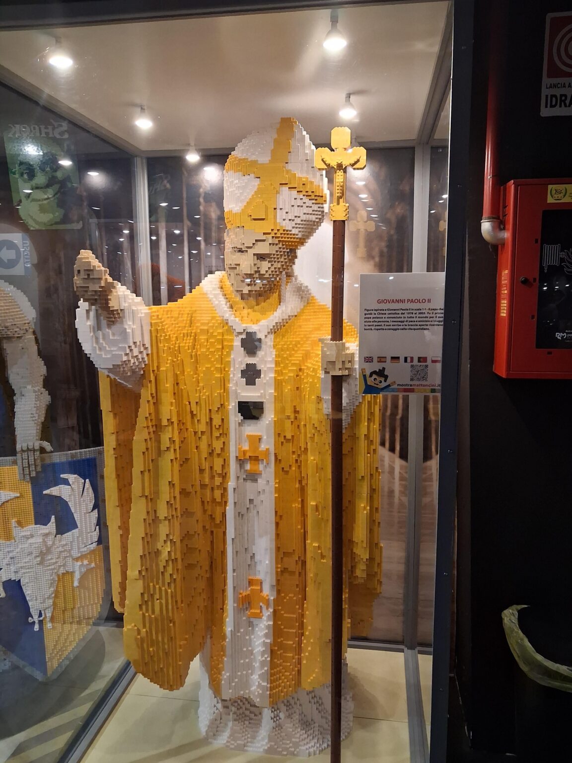 ローマのレゴ博物館にあるヤン・パヴェウ２世のレゴ像