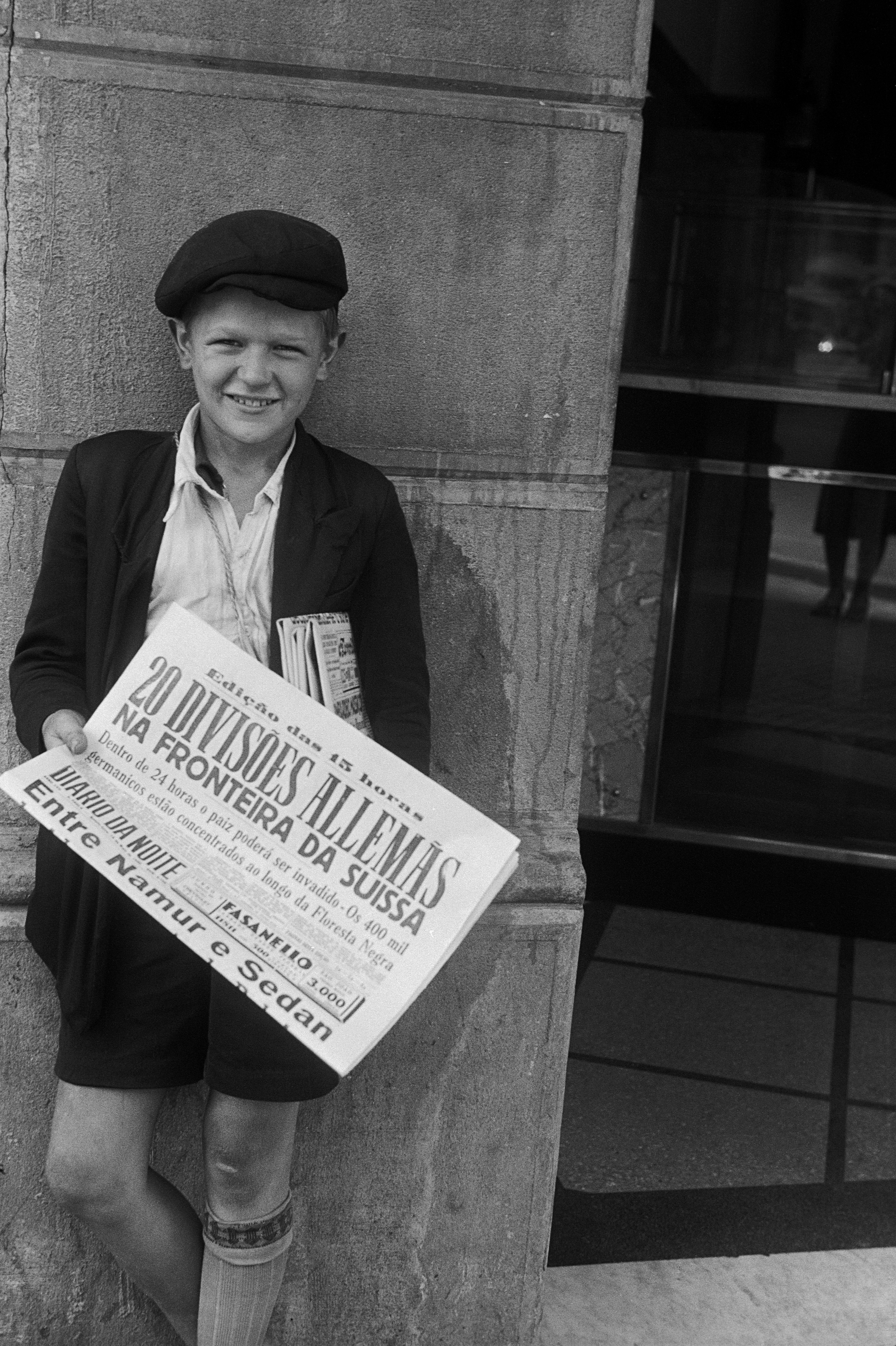 第二次世界大戦の開戦を告げる新聞少年、サンパウロ、1939年。