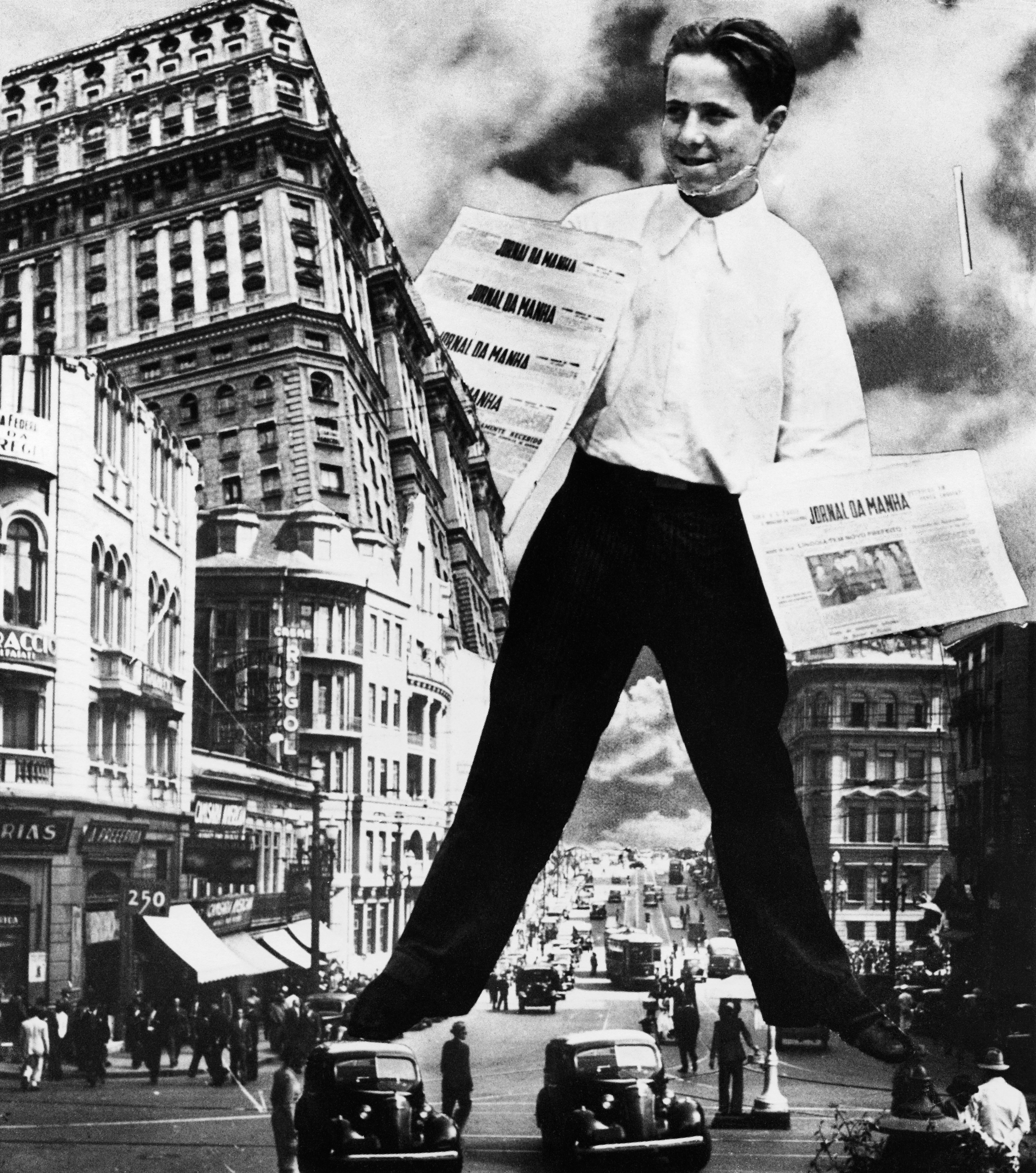 「新聞売りの少年」 フォトモンタージュ、1940年