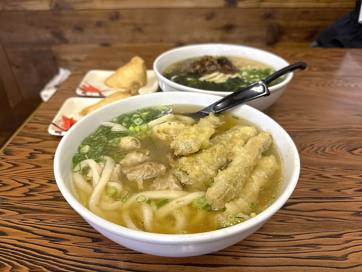 一升五合のかしわうどん ごぼう天トッピング
