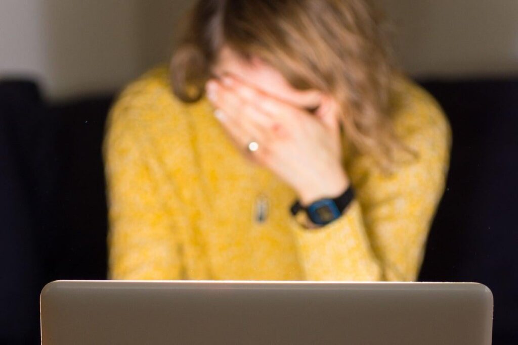 女性に対する暴力に取り組む新たな計画でAIの「ヌード化」が禁止される