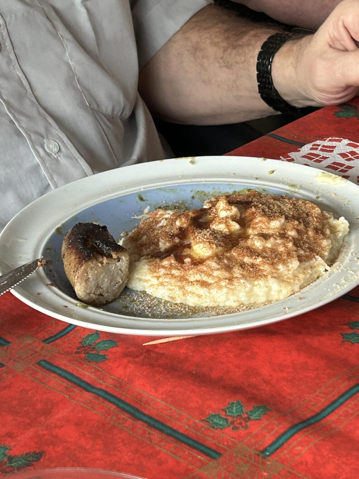 義理の両親は、白キャベツにシナモンシュガーとバターを添えて食べます。あなたの家族は他にどんな奇妙なことをしますか?